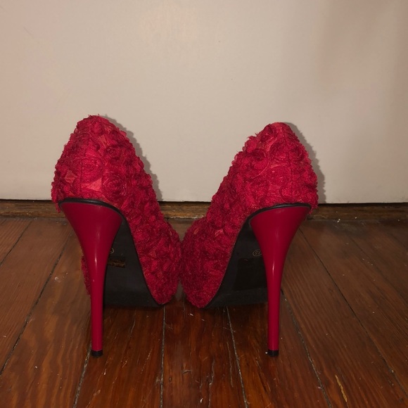 Red Heels - Picture 7 of 8